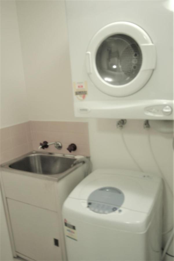 Accommodation Sydney - Kent Street Sydney Cbd Top Floor 2 Bedroom Apartment With Balcony 외부 사진